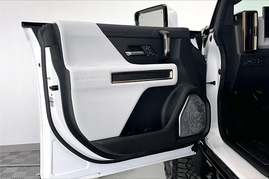 Thumbnail: 2023 GMC Hummer EV - 24