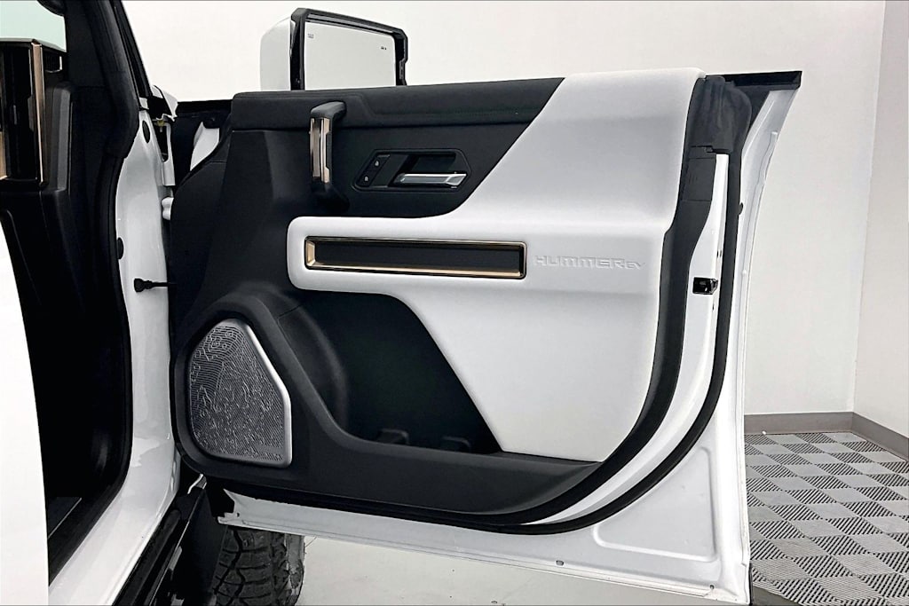 Thumbnail: 2023 GMC Hummer EV - 25