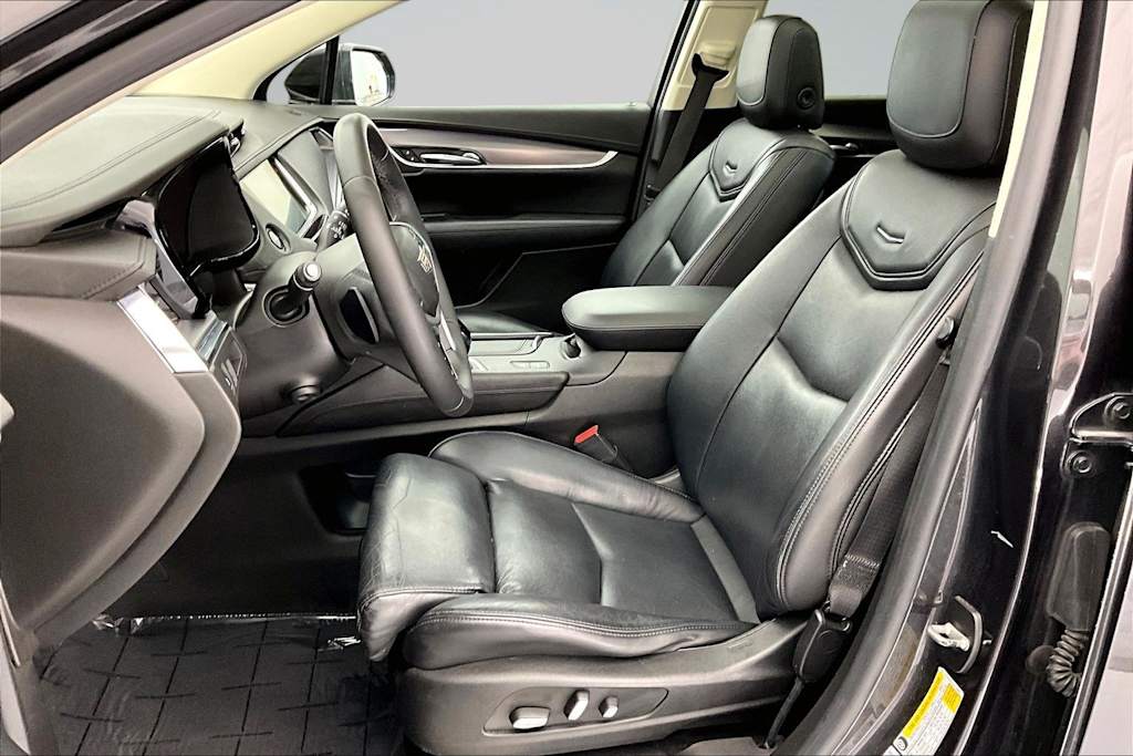 Thumbnail: 2017 Cadillac XT5 - 11
