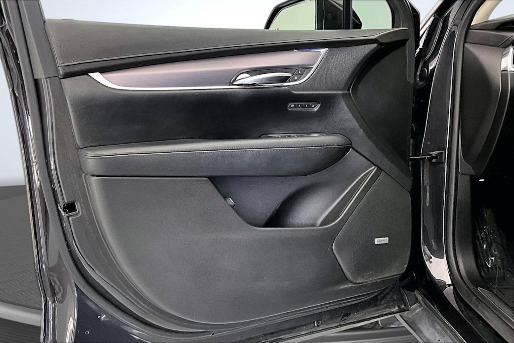 Thumbnail: 2017 Cadillac XT5 - 24