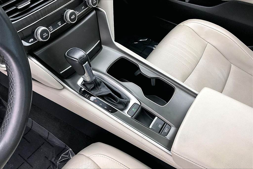 Thumbnail: 2018 Honda Accord - 16