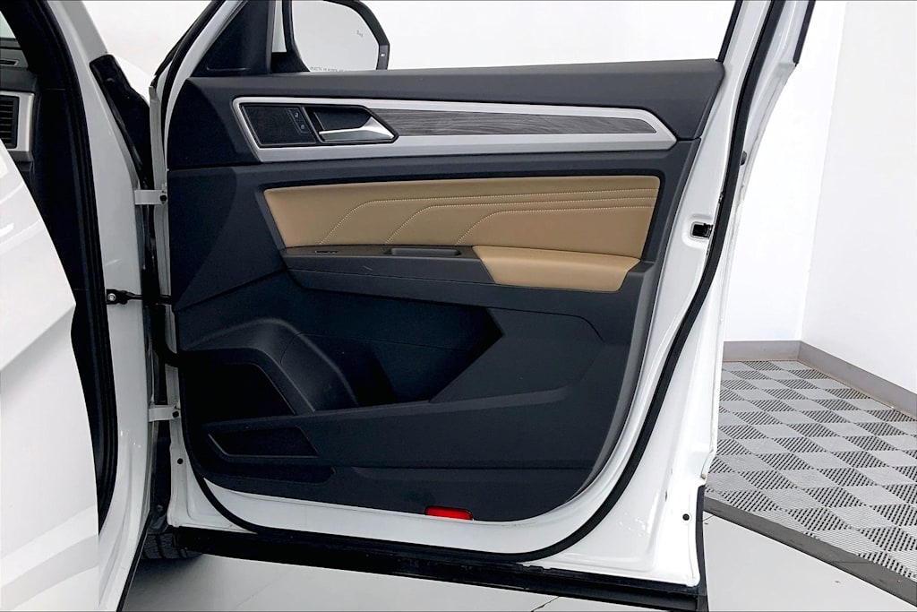 Thumbnail: 2021 Volkswagen Atlas - 24