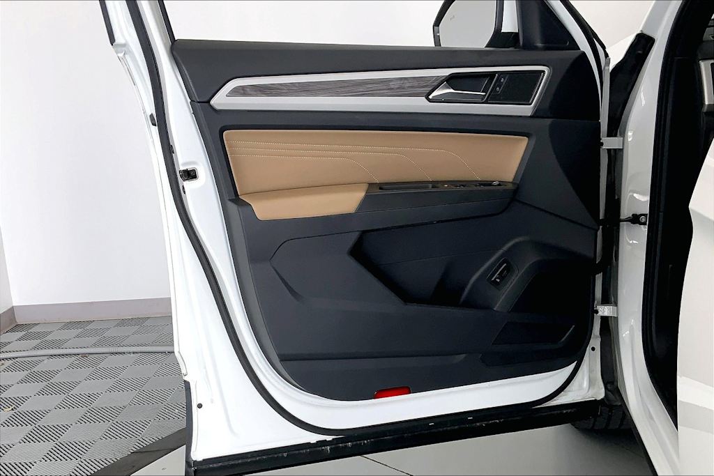 Thumbnail: 2021 Volkswagen Atlas - 23