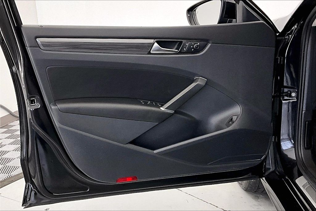 Thumbnail: 2020 Volkswagen Passat - 23