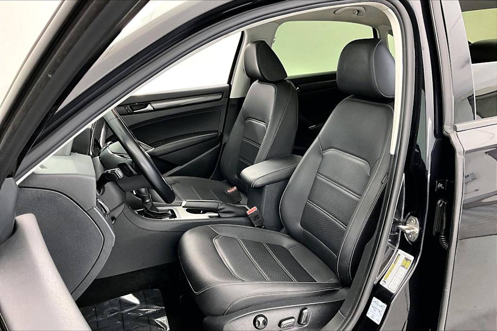 Thumbnail: 2020 Volkswagen Passat - 11