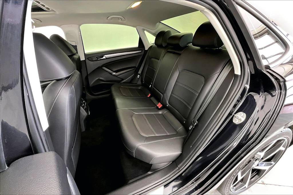 Thumbnail: 2020 Volkswagen Passat - 19