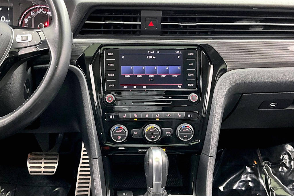 Thumbnail: 2020 Volkswagen Passat - 15