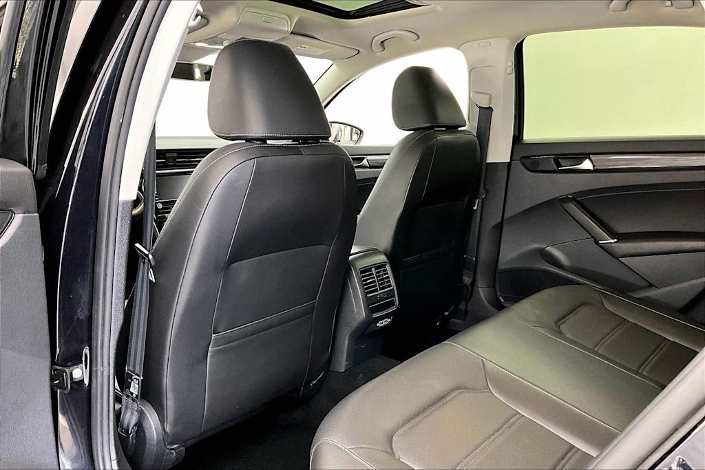 Thumbnail: 2020 Volkswagen Passat - 13