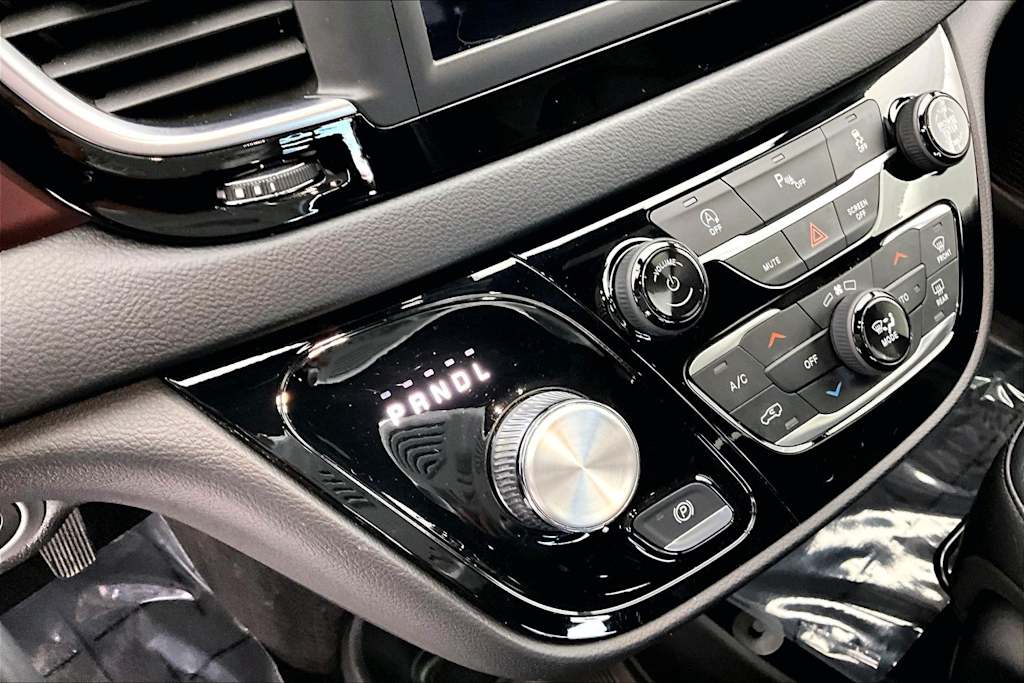 Thumbnail: 2020 Chrysler Pacifica - 22