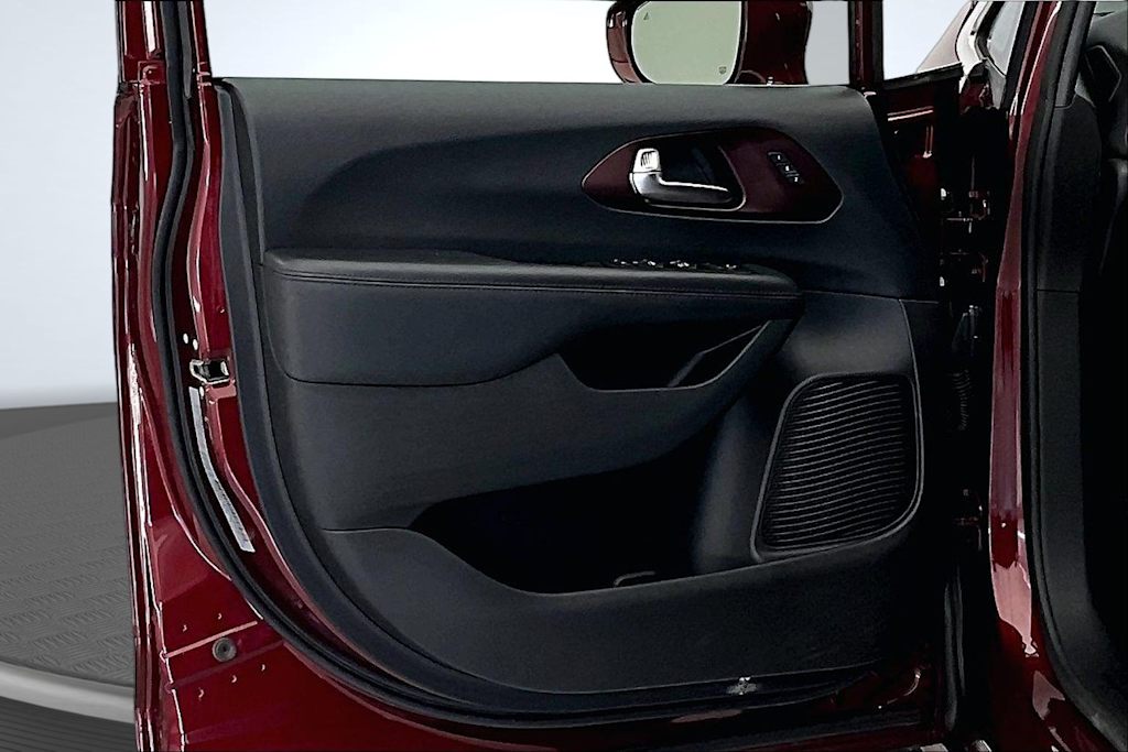 Thumbnail: 2020 Chrysler Pacifica - 25