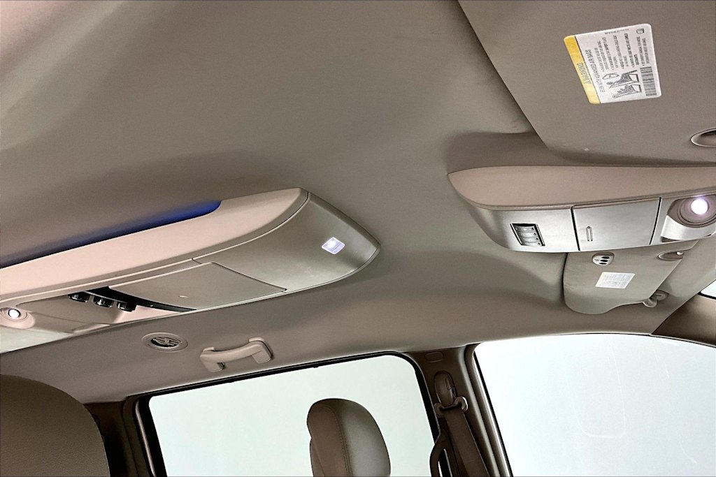 Thumbnail: 2013 Chrysler Town & Country - 24