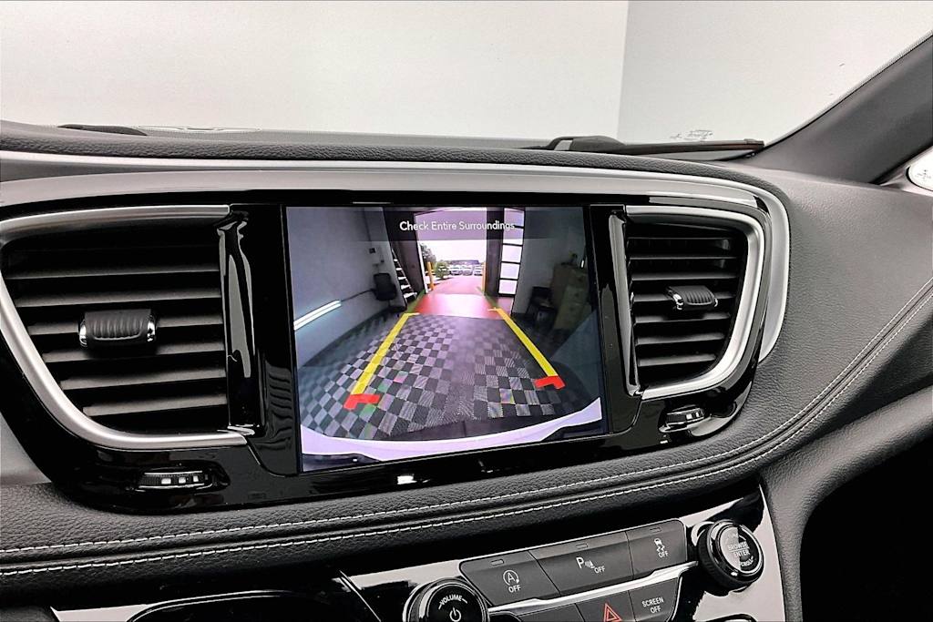 Thumbnail: 2020 Chrysler Pacifica - 23