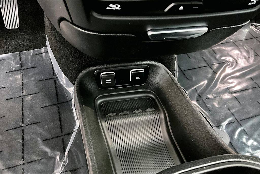Thumbnail: 2020 Chrysler Pacifica - 16