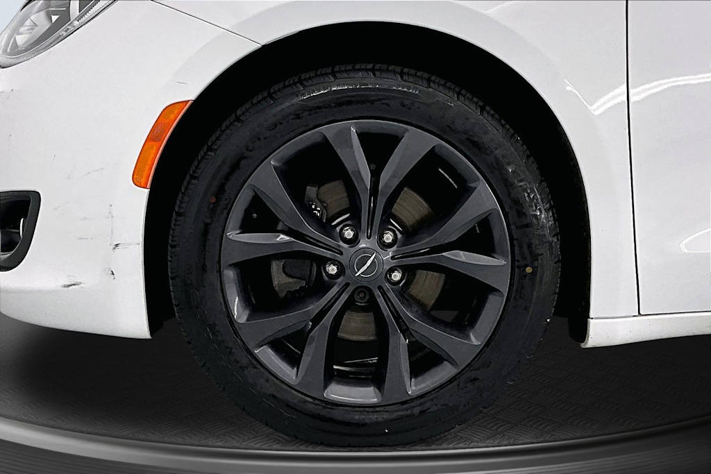 Thumbnail: 2020 Chrysler Pacifica - 8