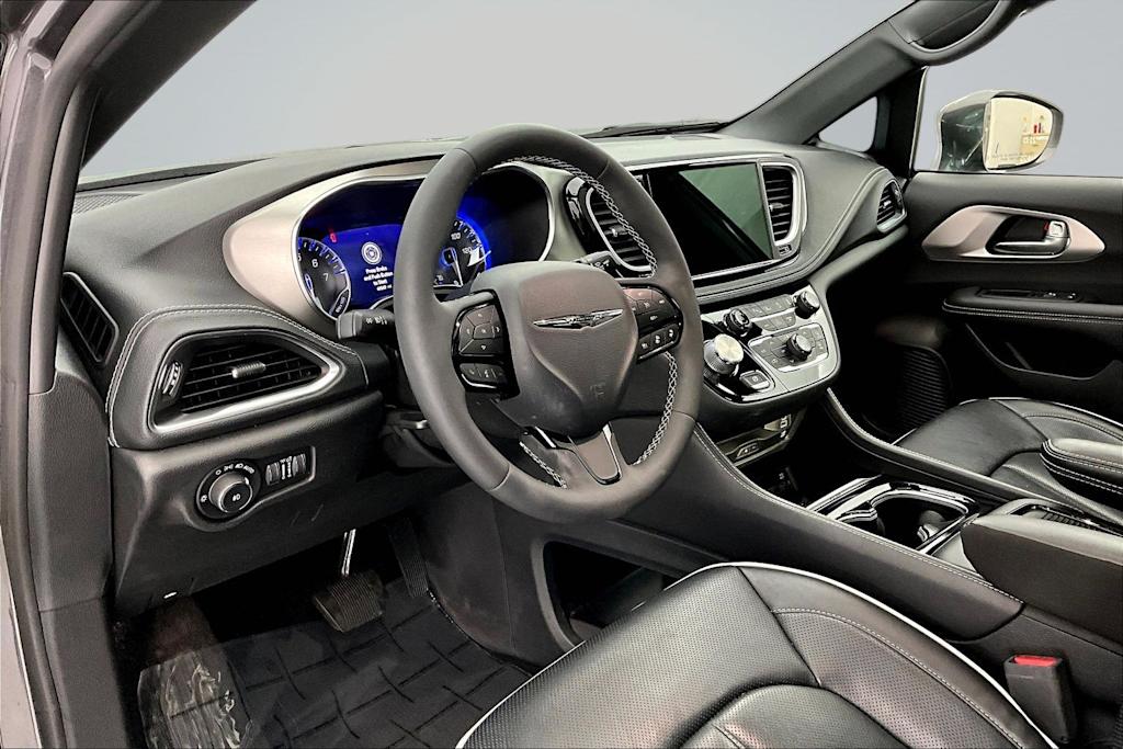 Thumbnail: 2022 Chrysler Pacifica - 2