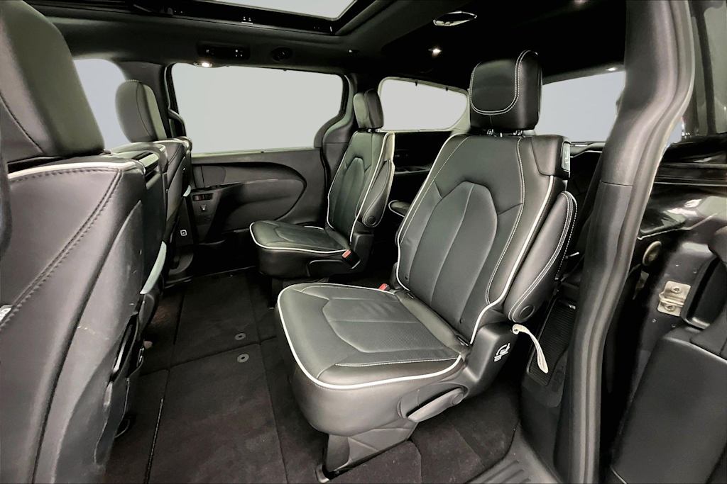 Thumbnail: 2022 Chrysler Pacifica - 21