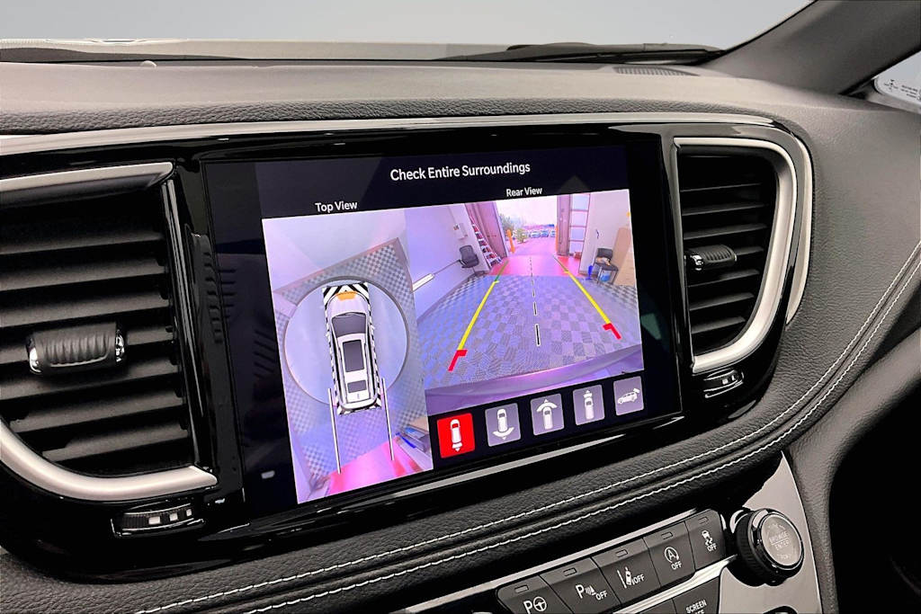 Thumbnail: 2022 Chrysler Pacifica - 22
