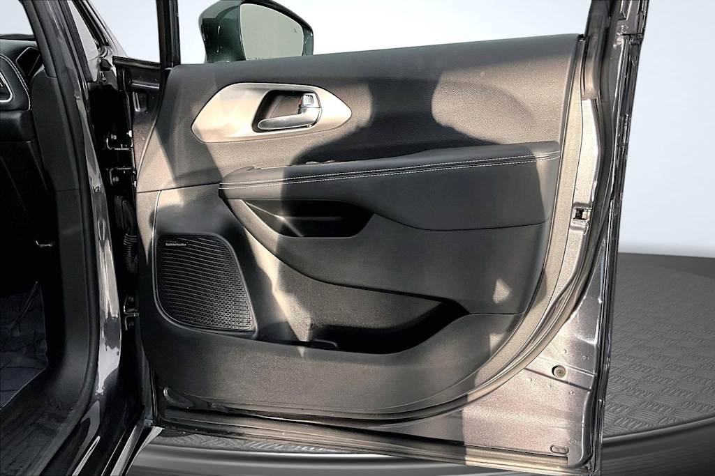 Thumbnail: 2022 Chrysler Pacifica - 25