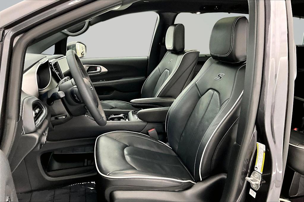 Thumbnail: 2022 Chrysler Pacifica - 11