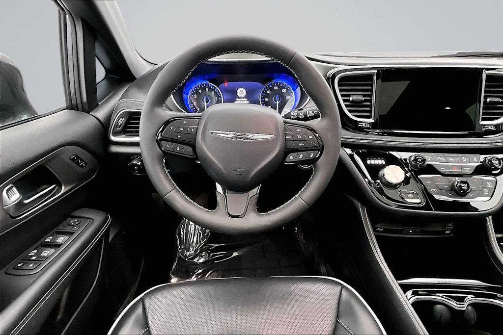 Thumbnail: 2022 Chrysler Pacifica - 14