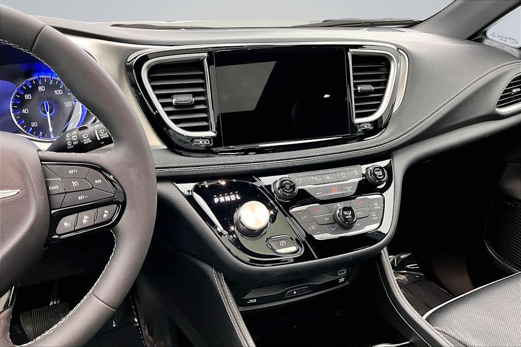 Thumbnail: 2022 Chrysler Pacifica - 15