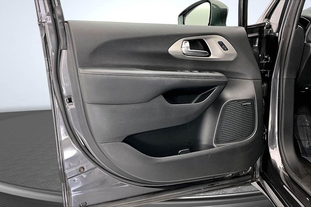 Thumbnail: 2022 Chrysler Pacifica - 24