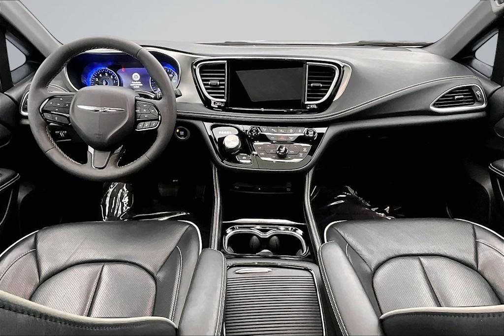 Thumbnail: 2022 Chrysler Pacifica - 10