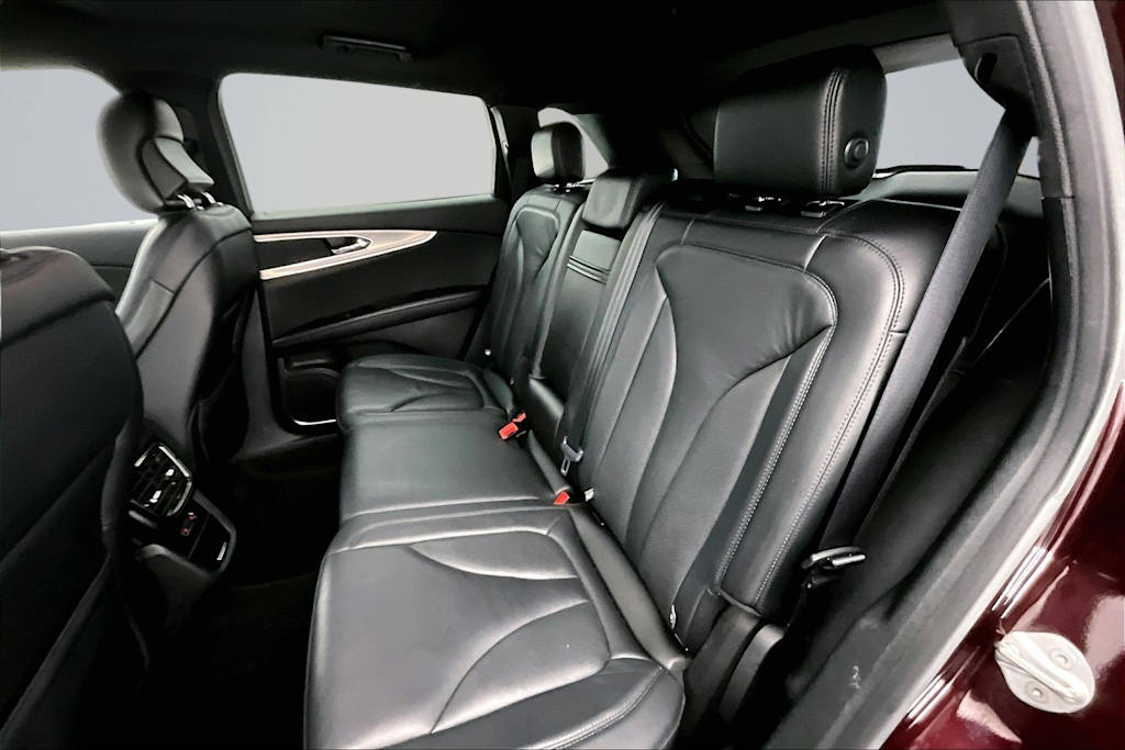 Thumbnail: 2019 Lincoln Nautilus - 22
