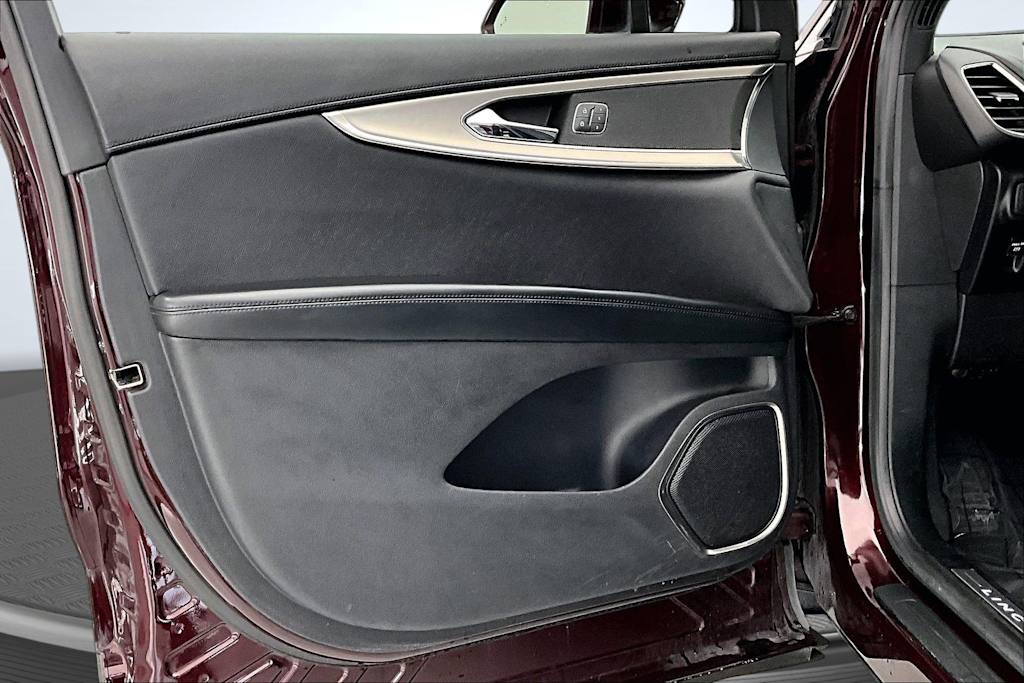 Thumbnail: 2019 Lincoln Nautilus - 24