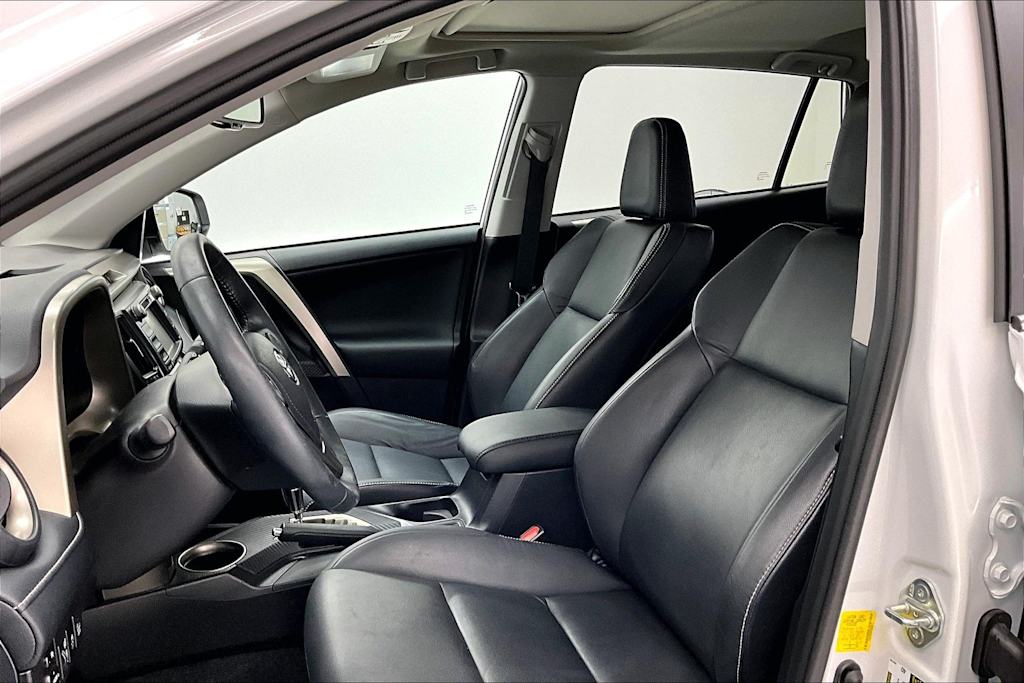 Thumbnail: 2015 Toyota RAV4 - 11