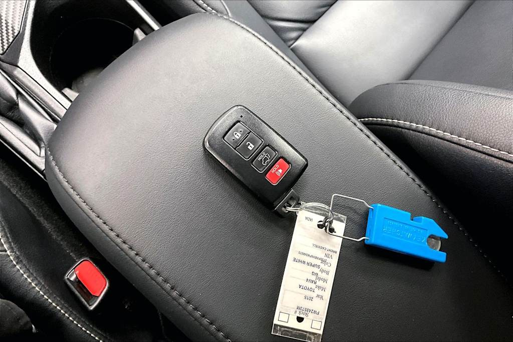 Thumbnail: 2015 Toyota RAV4 - 19