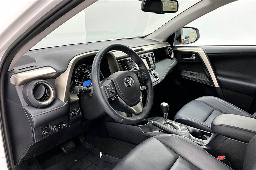 Thumbnail: 2015 Toyota RAV4 - 2