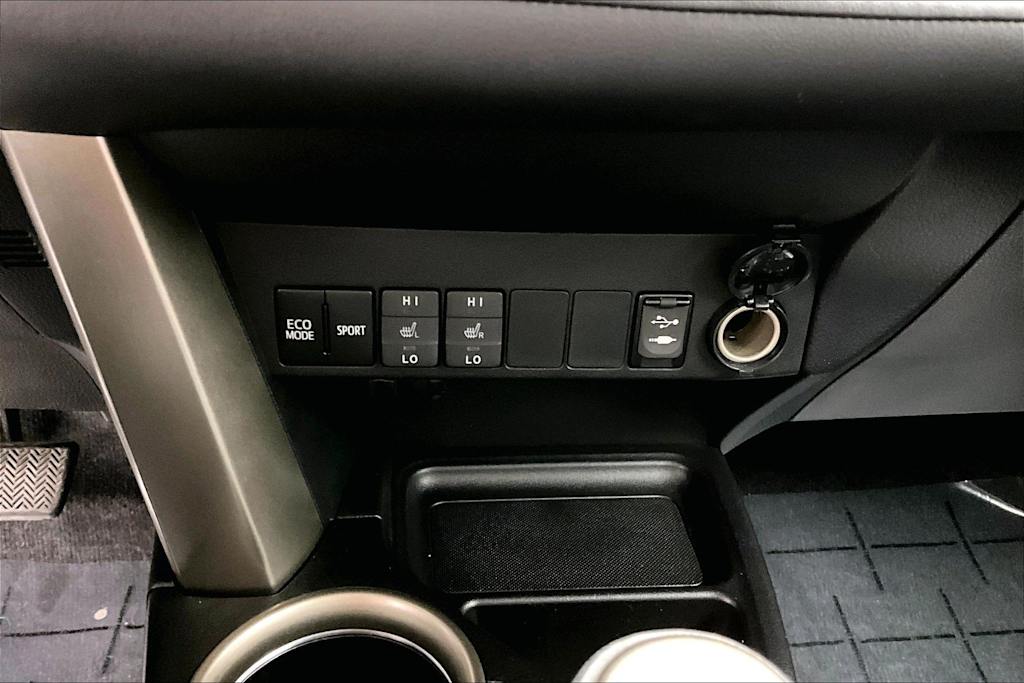 Thumbnail: 2015 Toyota RAV4 - 28