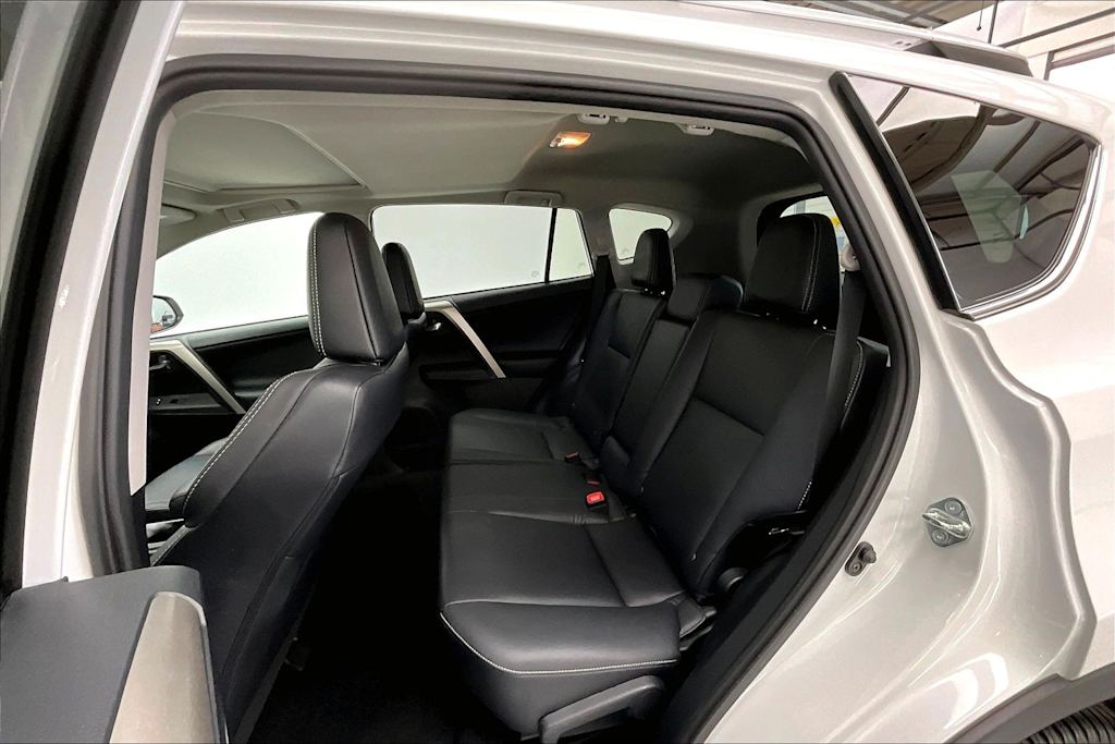 Thumbnail: 2015 Toyota RAV4 - 21