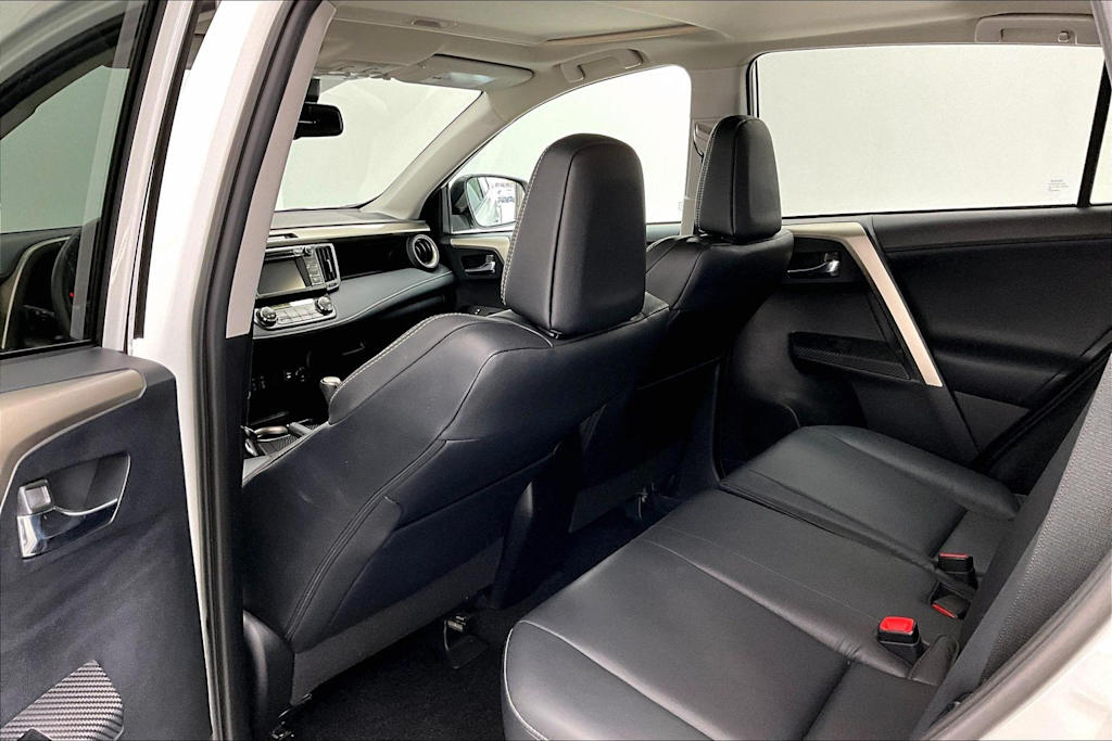 Thumbnail: 2015 Toyota RAV4 - 13