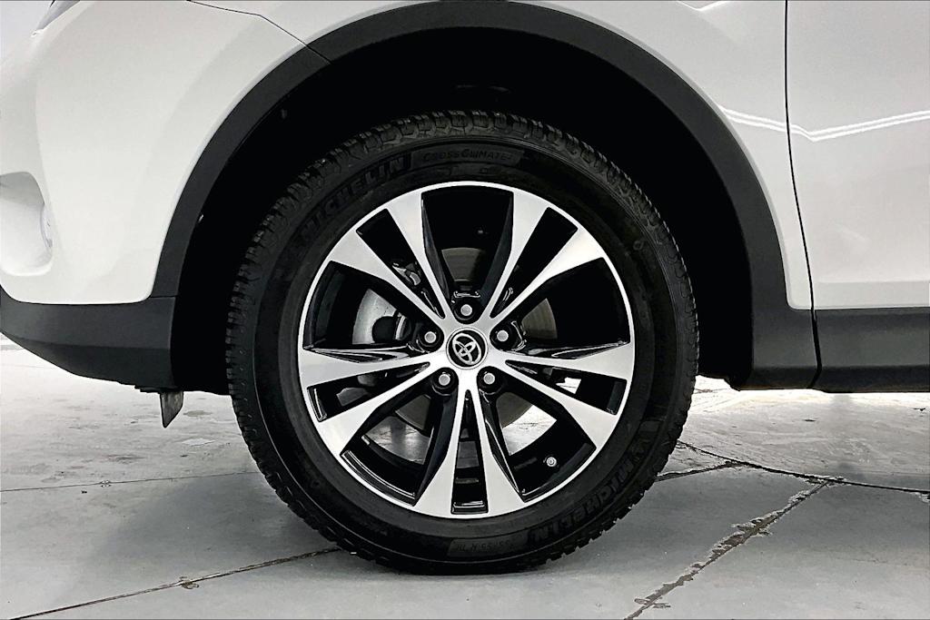 Thumbnail: 2015 Toyota RAV4 - 8