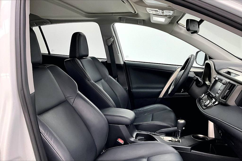 Thumbnail: 2015 Toyota RAV4 - 12