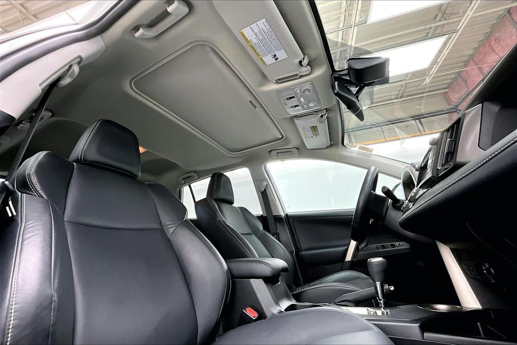 Thumbnail: 2015 Toyota RAV4 - 23