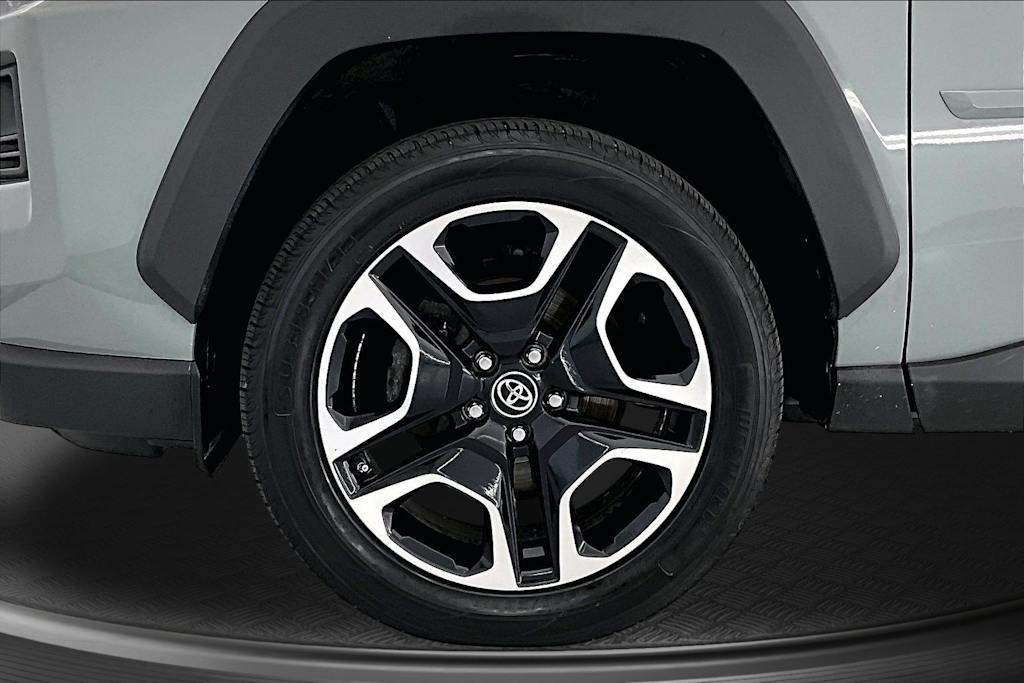 Thumbnail: 2019 Toyota RAV4 - 8