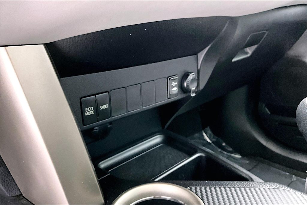 Thumbnail: 2014 Toyota RAV4 - 28