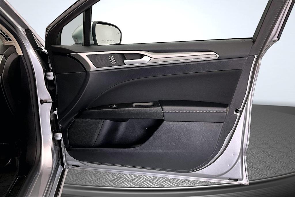 Thumbnail: 2020 Ford Fusion - 25