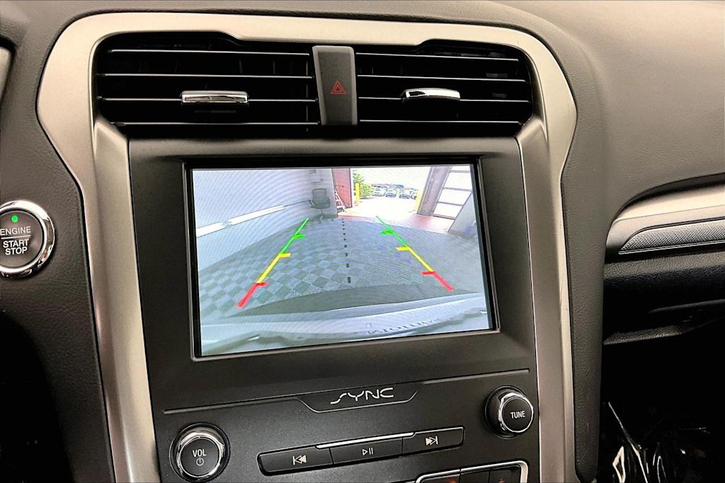 Thumbnail: 2020 Ford Fusion - 16