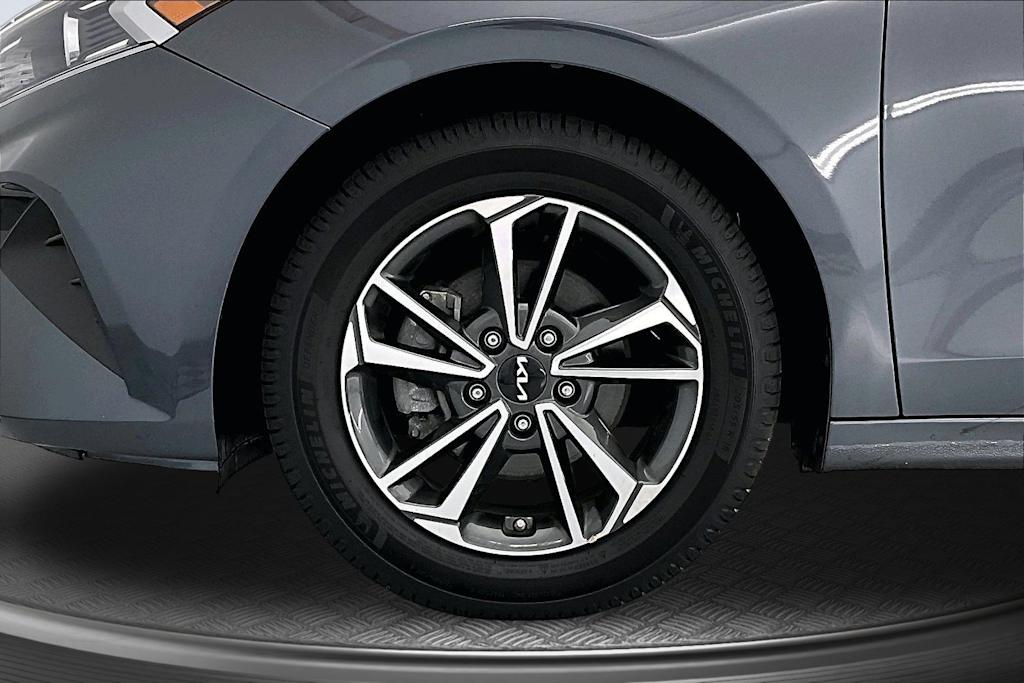 Thumbnail: 2023 Kia Forte - 8