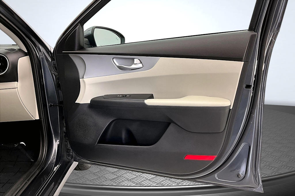 Thumbnail: 2023 Kia Forte - 25