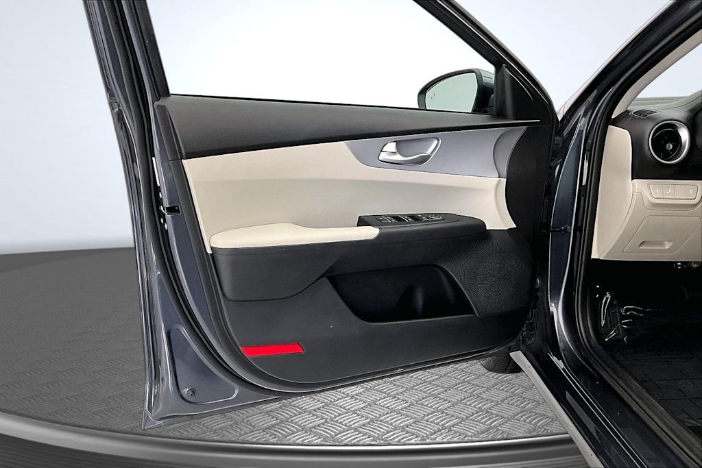Thumbnail: 2023 Kia Forte - 24