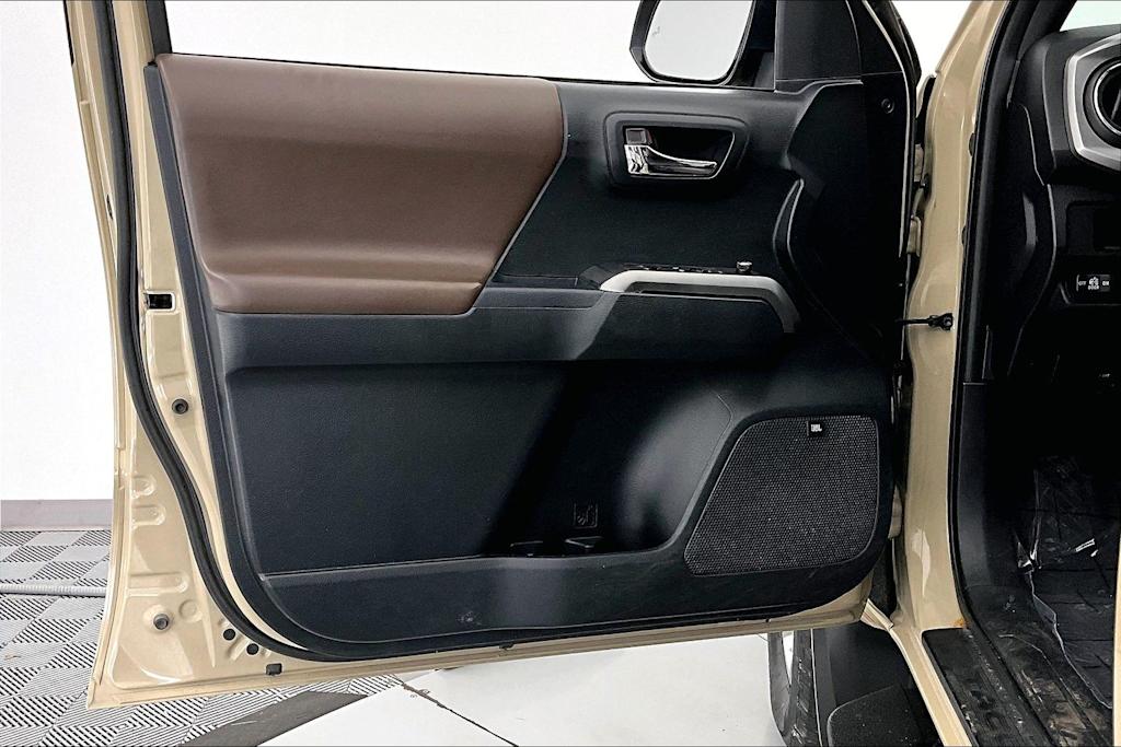 Thumbnail: 2017 Toyota Tacoma - 24