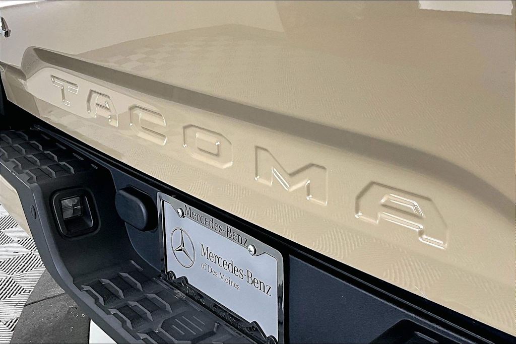 Thumbnail: 2017 Toyota Tacoma - 7