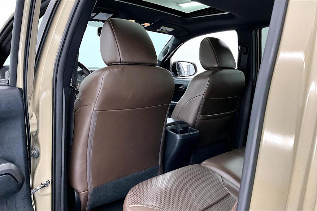 Thumbnail: 2017 Toyota Tacoma - 13