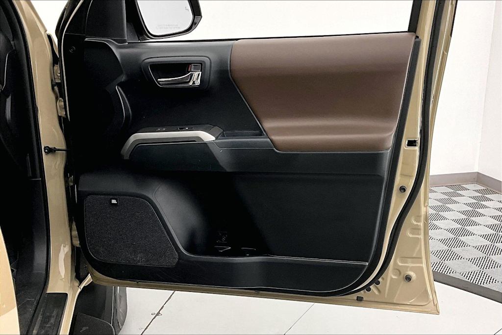 Thumbnail: 2017 Toyota Tacoma - 25