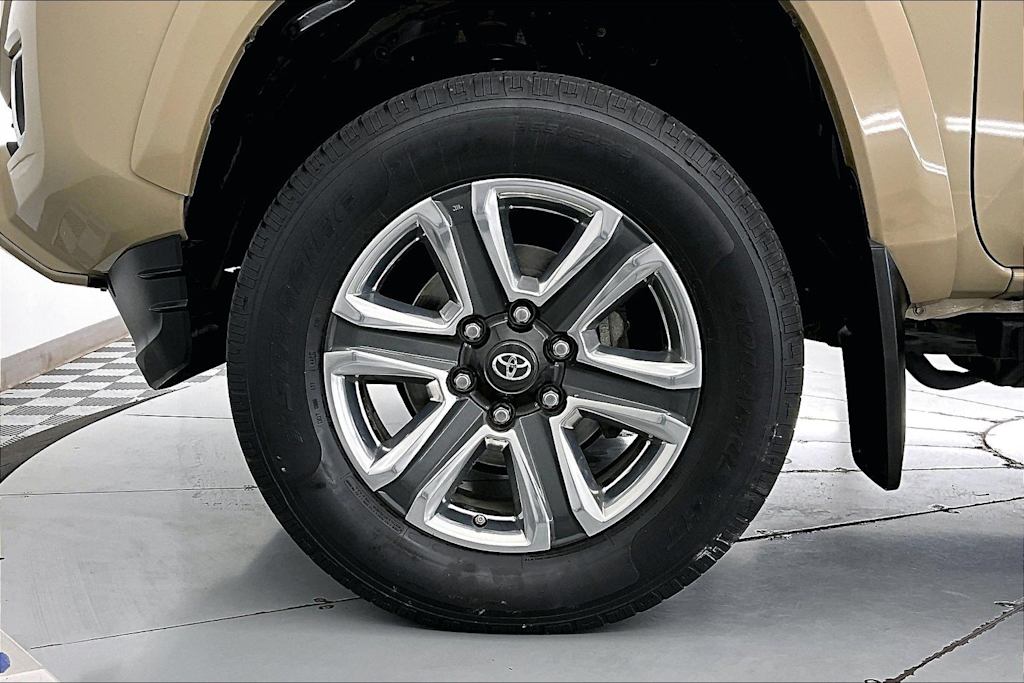 Thumbnail: 2017 Toyota Tacoma - 8